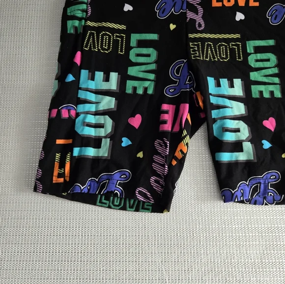 NO BOUNDARIES Stretchy Black LOVE Bike Shorts Youth XL Which is Woman's Large - Picture 2 of 12